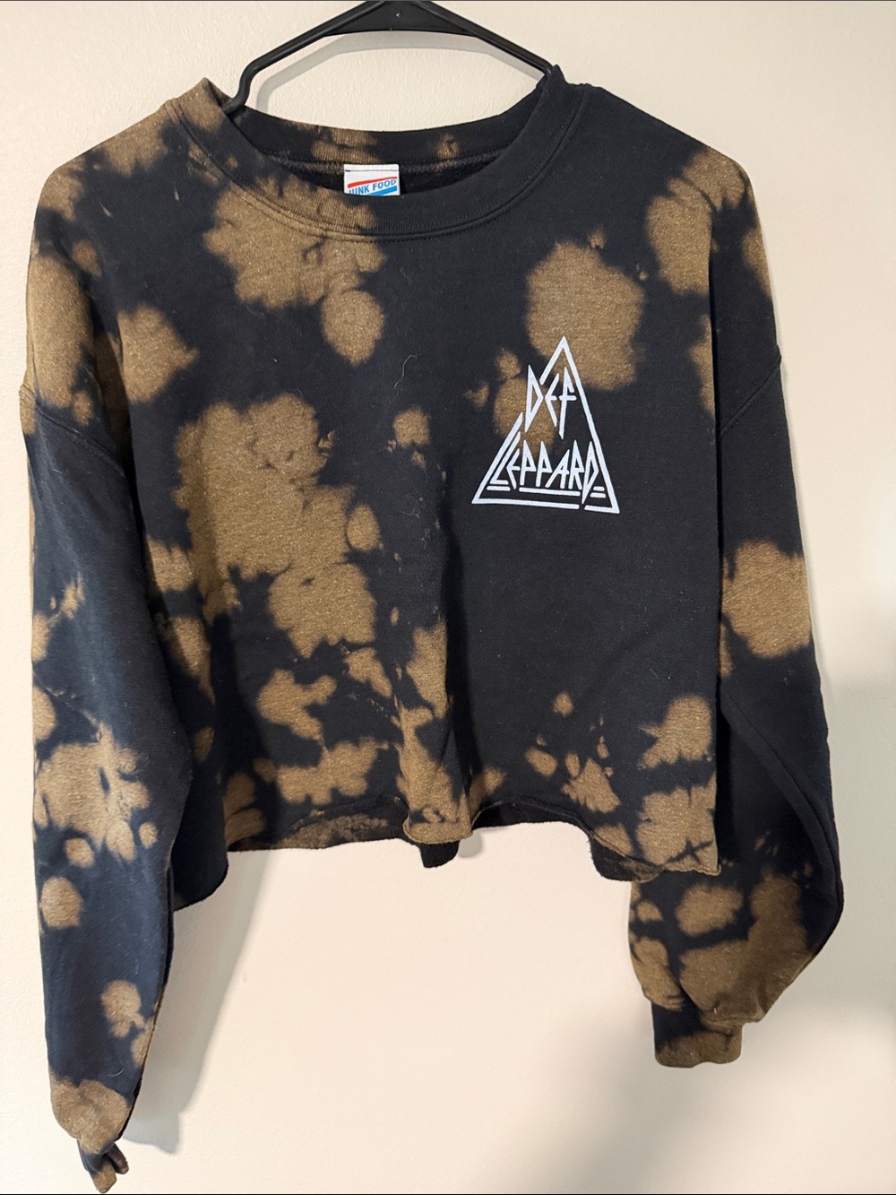 Junk Food Clothing Black and Tan Tie-Dye Graphic Crop Top Crewneck